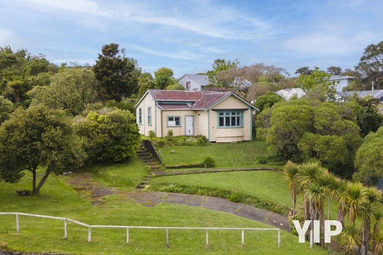 Photo of property in 190 Newlands Road, Newlands, Wellington, 6037