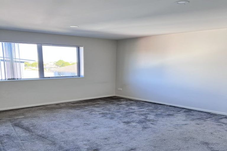 Photo of property in 19a Minaret Drive, Bucklands Beach, Auckland, 2014