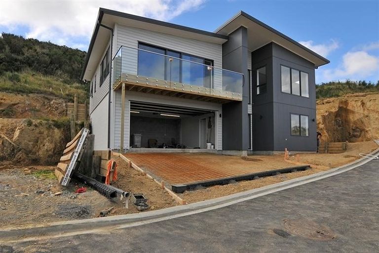 Photo of property in 7a Grumman Lane, Newlands, Wellington, 6037