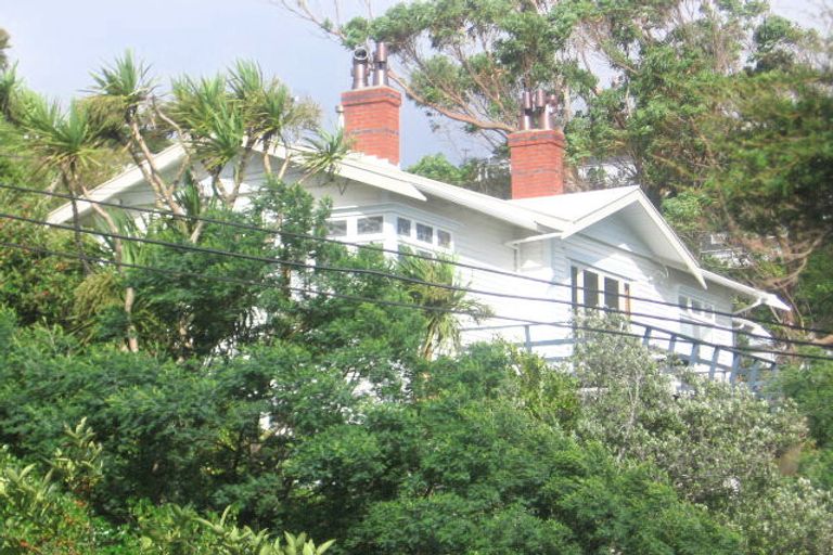 Photo of property in 12 Tanera Crescent, Brooklyn, Wellington, 6021