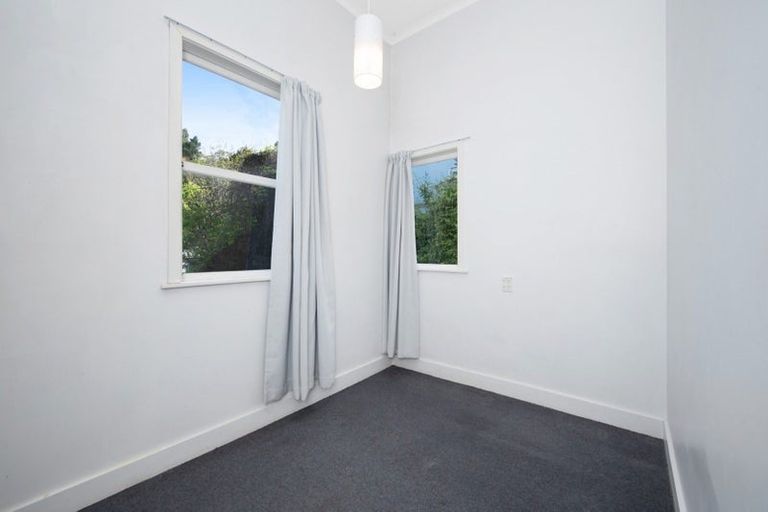 Photo of property in 15a Mortimer Terrace, Aro Valley, Wellington, 6021