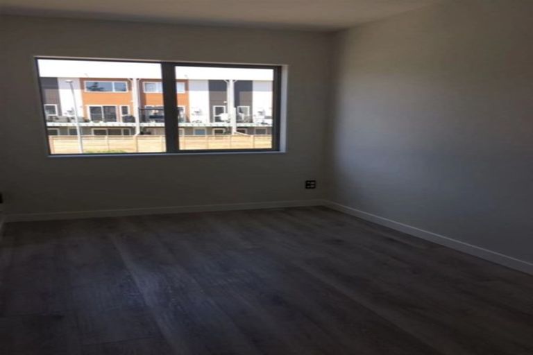 Photo of property in 2 Meritage Lane, Te Atatu South, Auckland, 0610