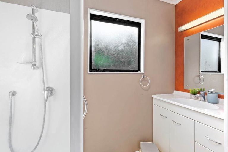 Photo of property in 19 Loughanure Place, Massey, Auckland, 0614