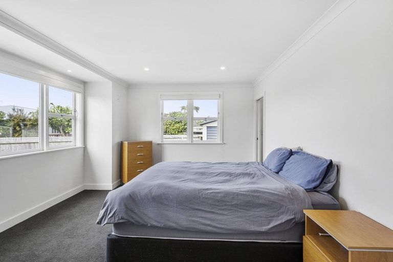 Photo of property in 59 Graham Avenue, Te Atatu Peninsula, Auckland, 0610