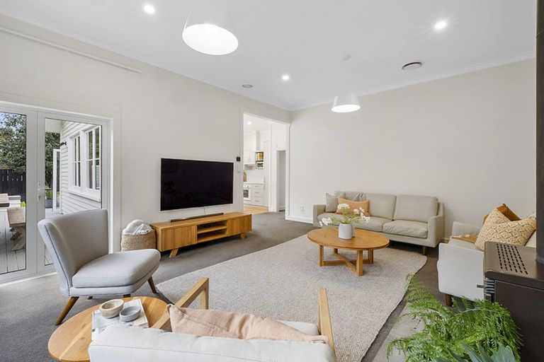 Photo of property in 66 Paynters Avenue, Strandon, New Plymouth, 4312