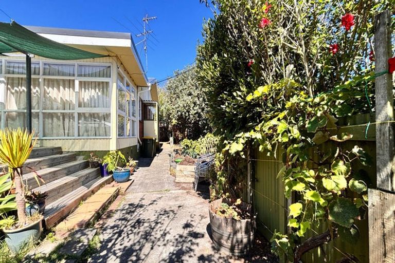 Photo of property in 1/37a Mcintyre Road, Mangere Bridge, Auckland, 2022