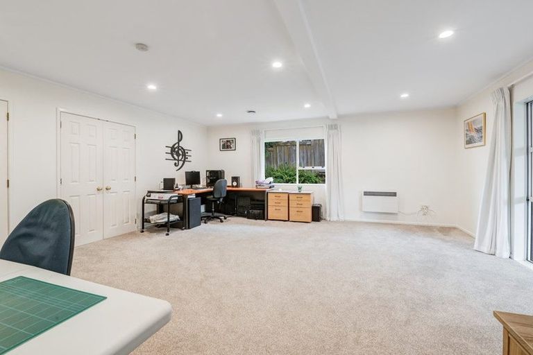 Photo of property in 8 Unsworth Drive, Unsworth Heights, Auckland, 0632