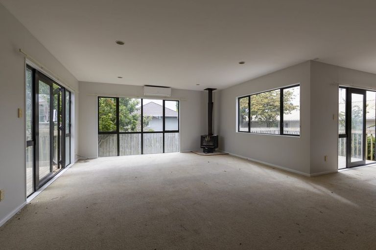 Photo of property in 5a Oakleigh Avenue, Takanini, 2112