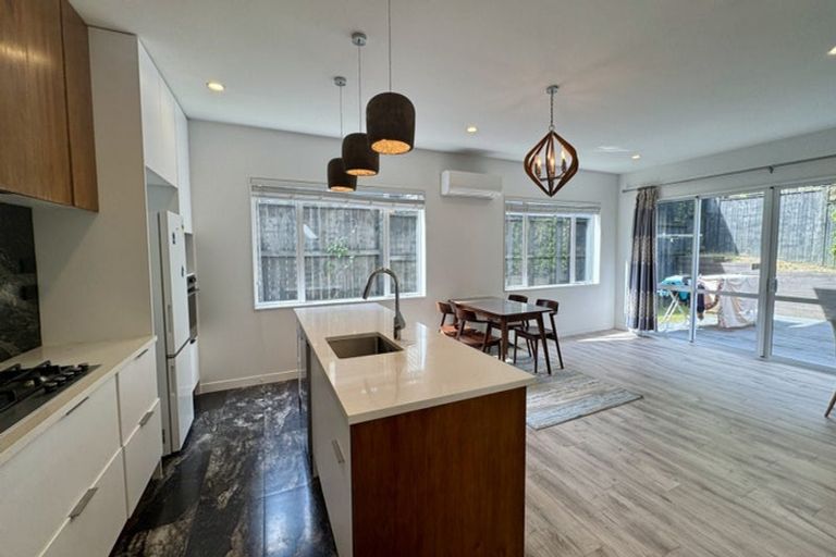 Photo of property in 31a Wairau Road, Forrest Hill, Auckland, 0627