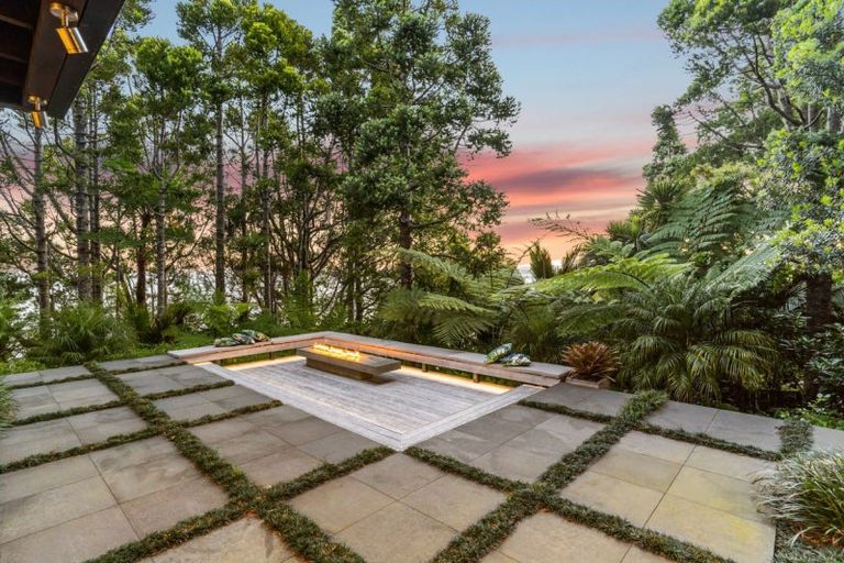 Photo of property in 34 Arapito Road, Titirangi, Auckland, 0604