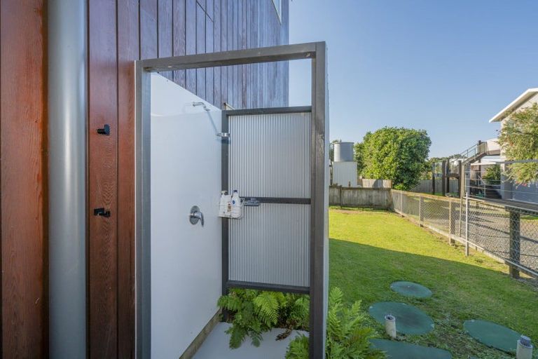 Photo of property in 17 Hahei Beach Road, Hahei, Whitianga, 3591