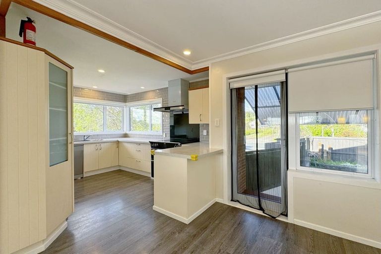 Photo of property in 273 Henderson Valley Road, Henderson, Auckland, 0612