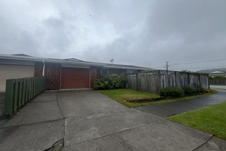 Photo of property in 1 Matai Street, Waikanae, 5036