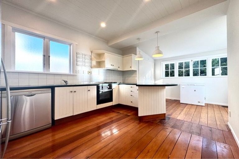 Photo of property in 12 Burrows Avenue, Karori, Wellington, 6012