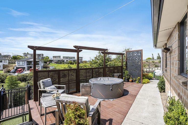 Photo of property in 112 Grand Drive, Orewa, 0931