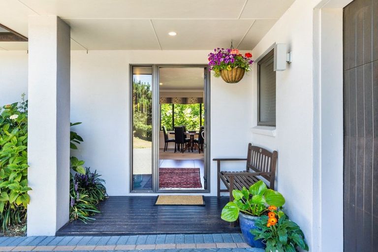Photo of property in 22 Maple Grove, Acacia Bay, Taupo, 3385
