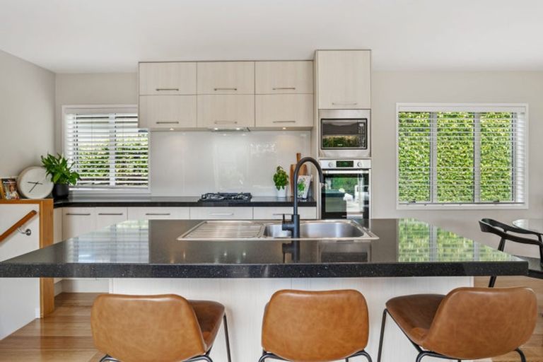 Photo of property in 5 Mural Place, Greenhithe, Auckland, 0632
