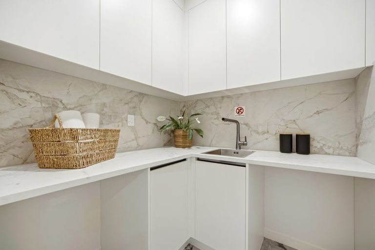 Photo of property in 28 Streamview Way, Long Bay, 0792