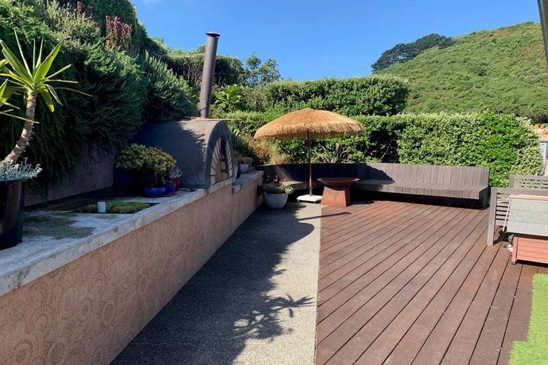 Photo of property in 10 Cave Road, Houghton Bay, Wellington, 6023