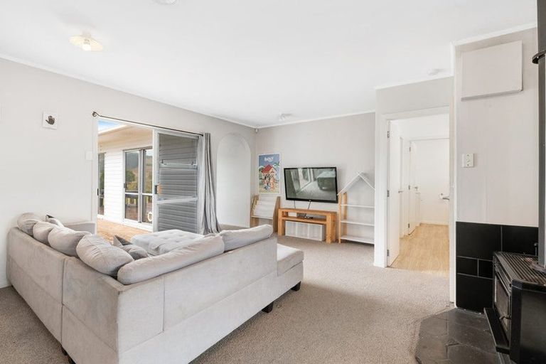 Photo of property in 50 Awaroa Road, Helensville, 0800