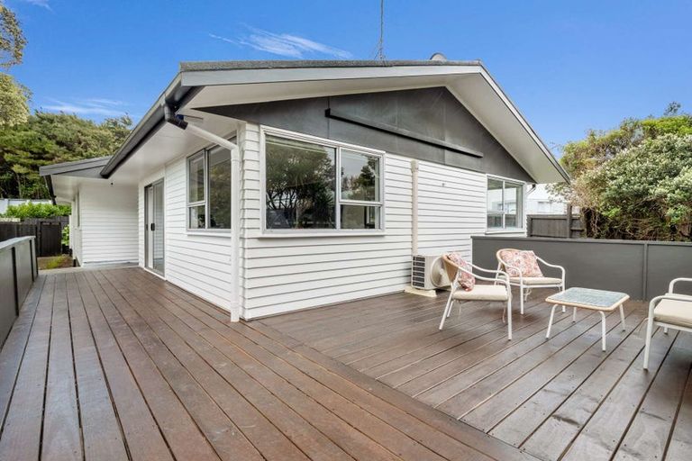 Photo of property in 9 Tahu Crescent, Sunnynook, Auckland, 0620