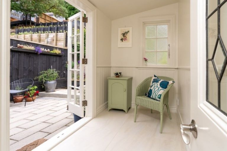 Photo of property in 56 Glenmore Street, Northland, Wellington, 6012