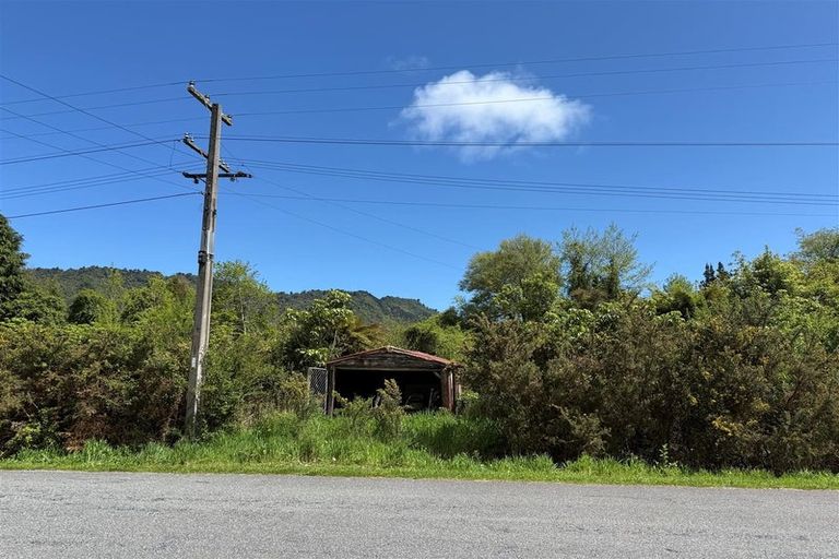 Photo of property in 31 Golf Links Road, Kaiata, Greymouth, 7805