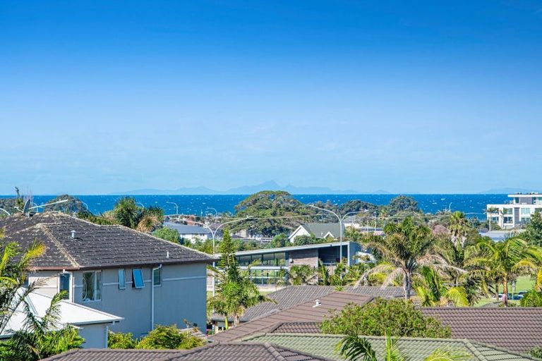 Photo of property in 31 Grand Drive, Orewa, 0931