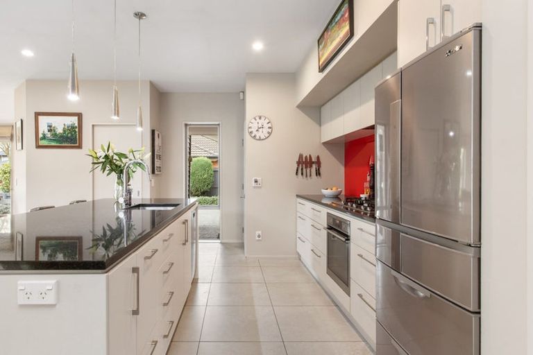 Photo of property in 17 Mataroa Place, Parklands, Christchurch, 8083