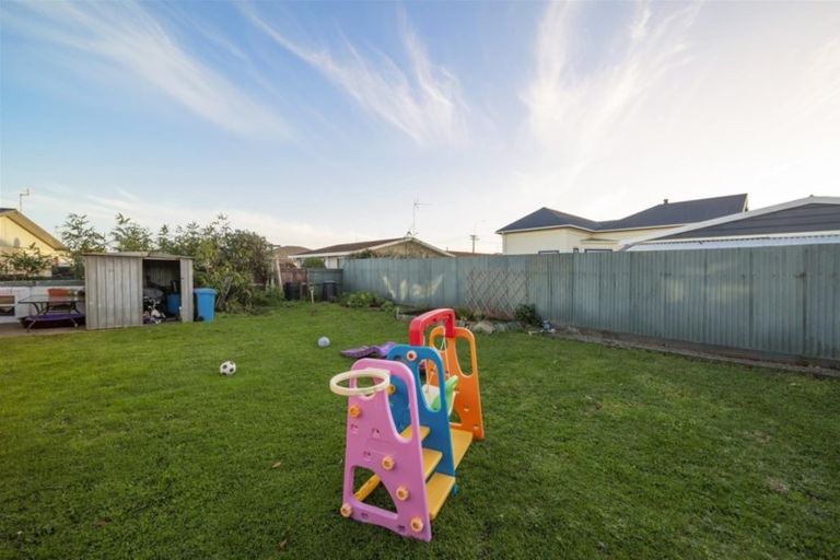 Photo of property in 25 Milmoe Street, Hawera, 4610