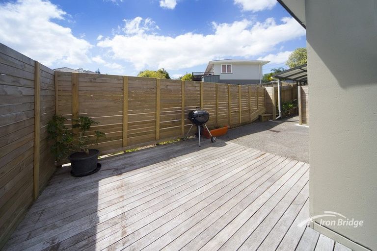 Photo of property in 2/8 Fuchsia Place, Birkdale, Auckland, 0626