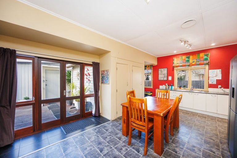 Photo of property in 41 Rangitane Street, Palmerston North, 4414