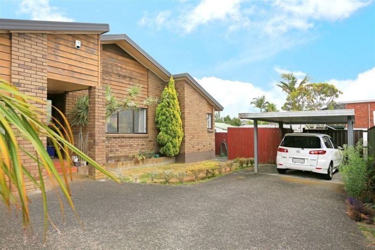 Photo of property in 180 Te Atatu Road, Te Atatu South, Auckland, 0610