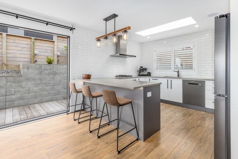 Photo of property in 74 Kotare Street, Waikanae, 5036