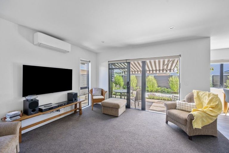Photo of property in 49 Calder Way, Seaward Bush, 9871