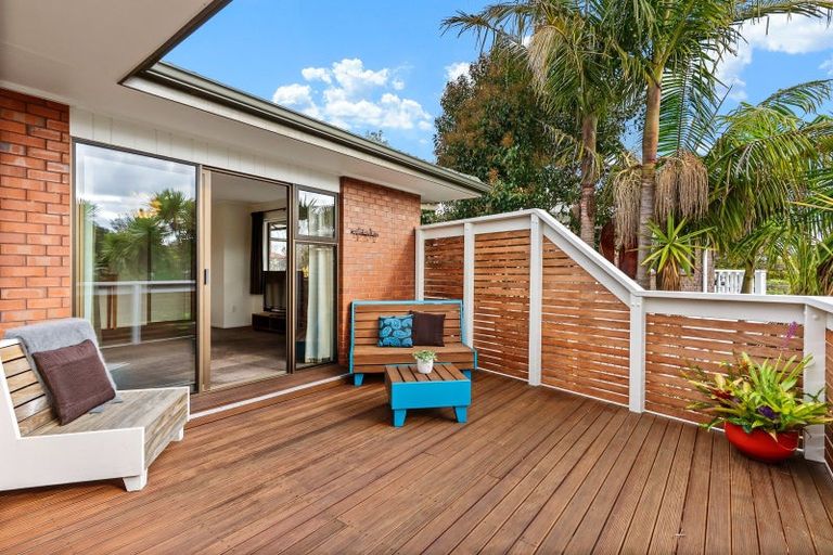 Photo of property in 2/6 Annette Avenue, Te Atatu South, Auckland, 0610
