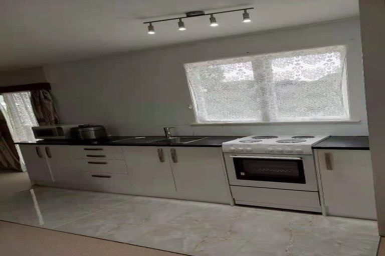 Photo of property in 15 Beverly Place, New Lynn, Auckland, 0600