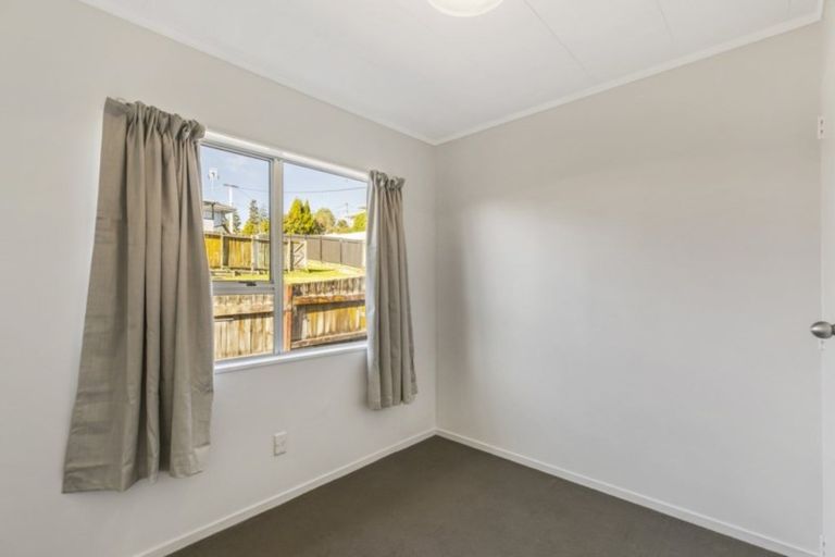 Photo of property in 2/8 Helena Street, Massey, Auckland, 0614