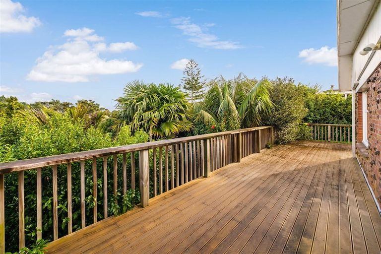 Photo of property in 17 Edgerton Road, Te Atatu Peninsula, Auckland, 0610