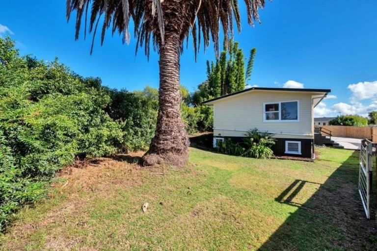 Photo of property in 49 Fairclough Road, Beach Haven, Auckland, 0626