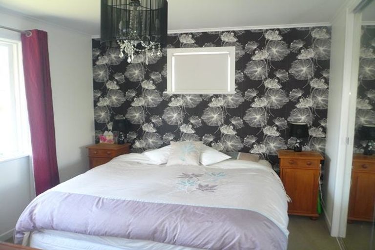 Photo of property in 125 Atkinson Road, Titirangi, Auckland, 0604