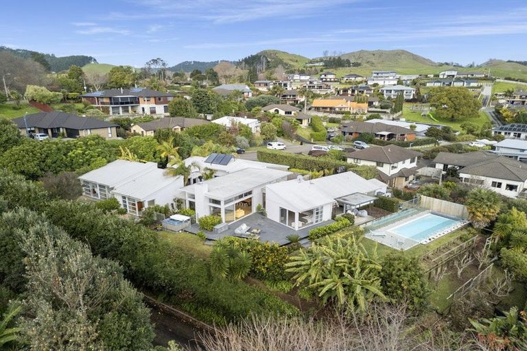 Photo of property in 4 Hillford Place, Welcome Bay, Tauranga, 3175
