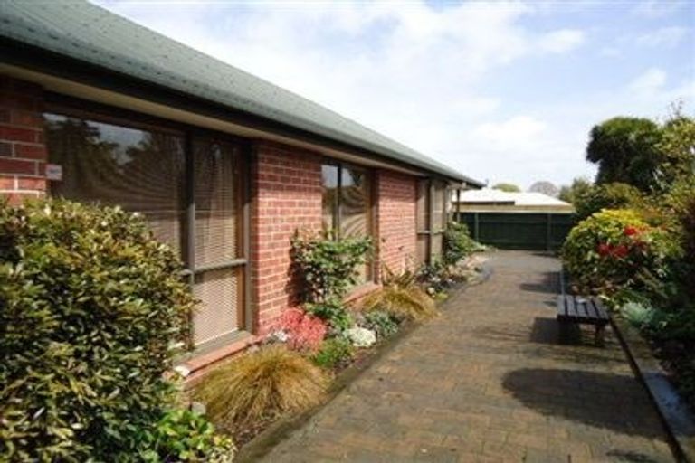 Photo of property in 11b Winters Road, Redwood, Christchurch, 8051