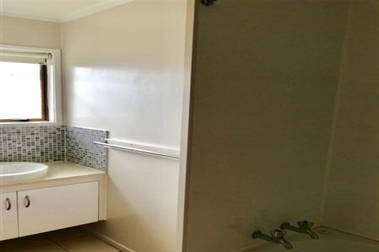 Photo of property in 58 Strid Road, Te Atatu South, Auckland, 0610