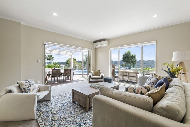 Photo of property in 15 Rangi Avenue, Schnapper Rock, Auckland, 0632