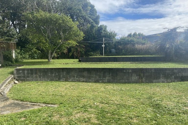 Photo of property in 42 Awanui Street, Merrilands, New Plymouth, 4312