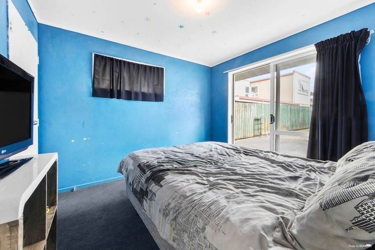 Photo of property in 53 Beaubank Road, Kelston, Auckland, 0602