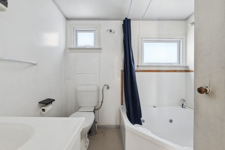 Photo of property in 10 Lear Street, Stratford, 4332