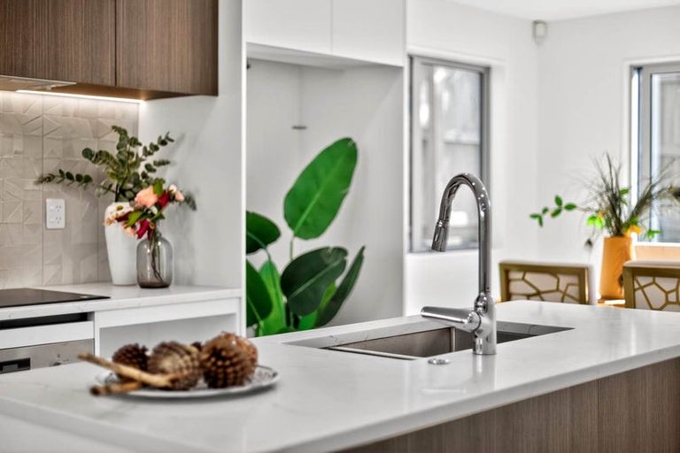 Photo of property in 7d Maroubra Place, Botany Downs, Auckland, 2010