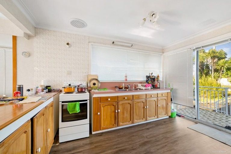 Photo of property in 102a Tiroroa Avenue, Te Atatu South, 0610